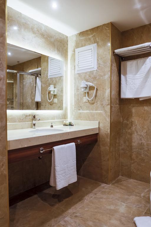 Royal Hotel Инегель Номер фото